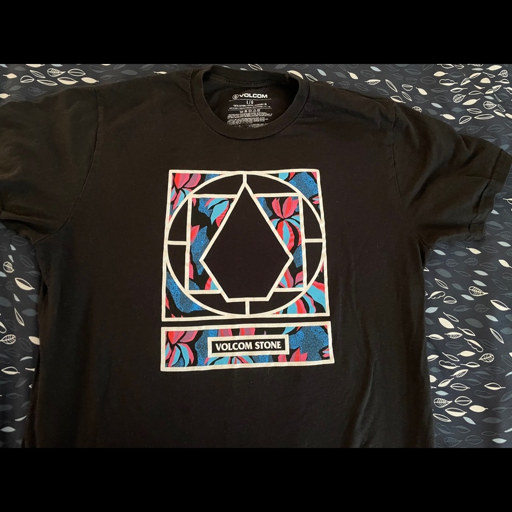 Preowned Volcom T shirt L